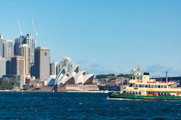 Sydney CBD and Sydney Opera House with ferry boat — Stock Photo, Image