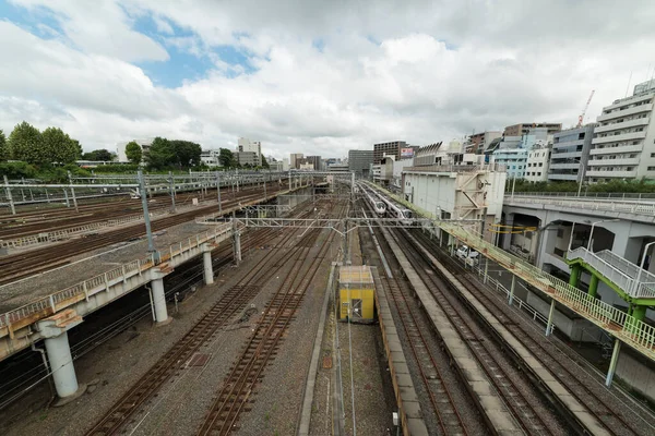 Railway tracks and trains at Ueno station in Tokyo — Stock Photo, Image