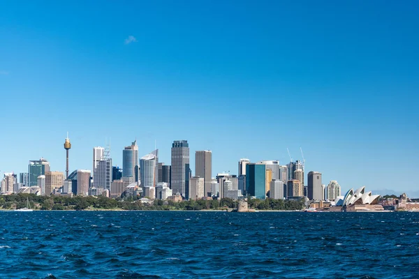 Paysage urbain de Sydney et port de Sydney par une journée ensoleillée — Photo