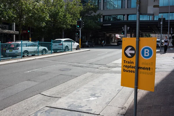 Panneau indicateur d'autobus de remplacement de train dans la banlieue Miranda de Sydn — Photo