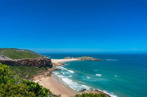 Summer beach nature background with ocean, sand shore. Beach holiday landscape — Stock Photo, Image