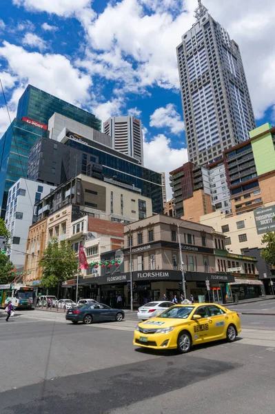 Bright Yellow taxi cab on street in Melbourne CBD — Stok fotoğraf