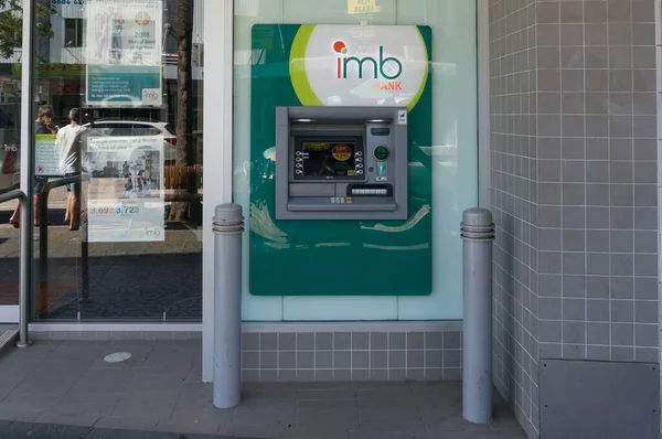 IMB banco cajero automático en la sucursal de Cronulla en el suburbio de Sydney — Foto de Stock