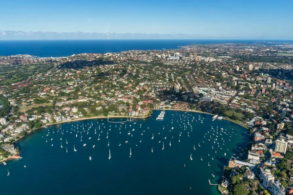 Widok z lotu ptaka Sydney Darling Point przybrzeżne przedmieścia z podwójną zatoką z jachtami — Zdjęcie stockowe