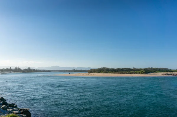 Krajobraz przybrzeżny z lasem namorzynowym. Urunga, Australia — Zdjęcie stockowe