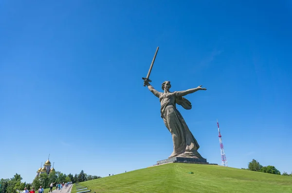 Moederland noemt standbeeld bovenop herdenkingscomplex Mamajev Kurga — Stockfoto