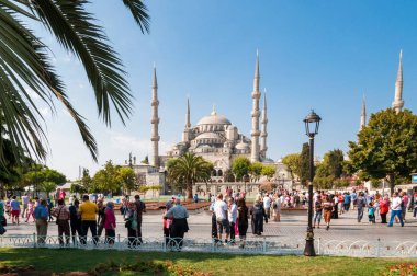 Sultan Ahmed Mosque or Blue Mosque with crowds of tourists