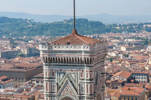 Famous Giotto Campanille with tourists and Florence cityscape — Stok fotoğraf