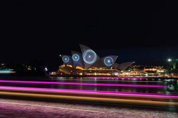Ópera de Sídney con proyección láser durante Vivid Sydney — Foto de Stock