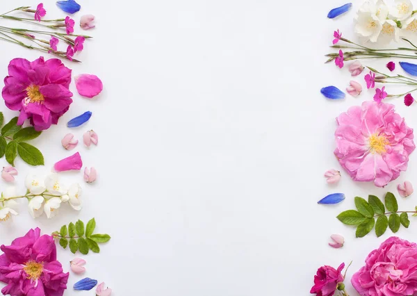 Flor romântica plana colocar com spase vazio para o seu texto Fotos De Bancos De Imagens