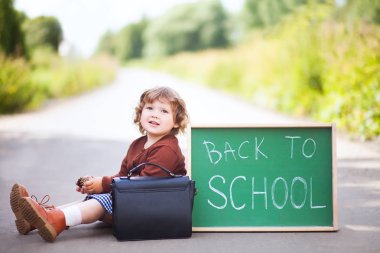  küçük dahi, yürümeye başlayan çocuk ise schooler 