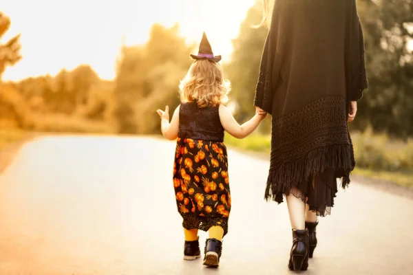 Little witch and her mother, trick or treat — Stock Photo, Image