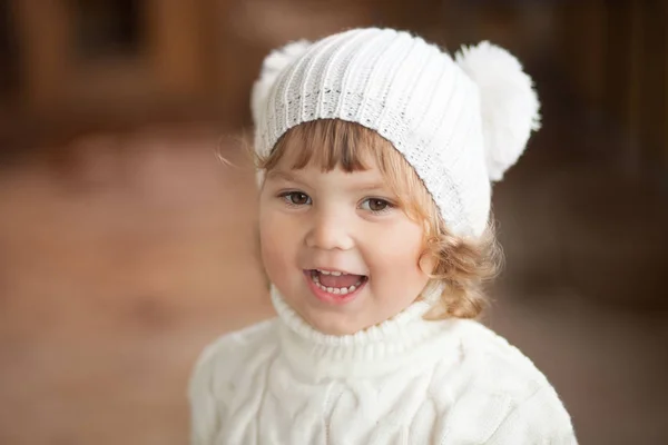 Lindo divertido niña retrato — Foto de Stock