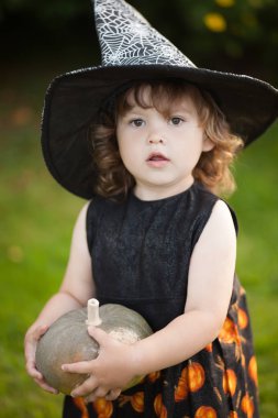 Kabak ile küçük cadı