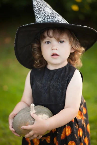 Kabak ile küçük cadı