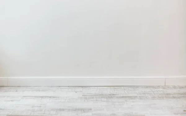 Empty room with white cement wall texture and white wooden floor pattern. — Stock Photo, Image