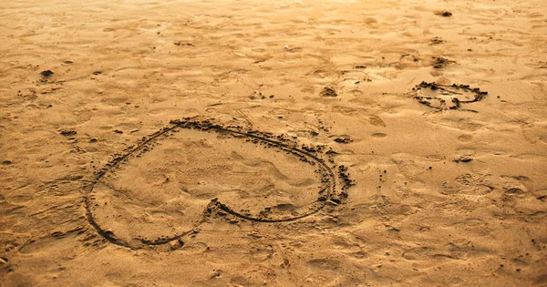 El corazón dibujó en la arena. India, GOA del Norte, Arambol — Foto de Stock