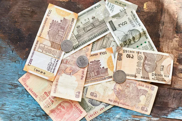 인도 루피요. 인도 화폐, 지폐, 동전의 종류 1, 2, 10, 20, 200, 500. — 스톡 사진