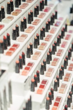 Ruj, çıplak gözlük. Makyaj sanatçıları için profesyonel makyaj malzemesi.