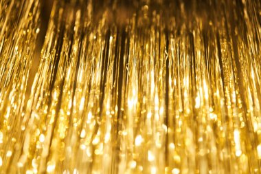 Sarı süs. Noel süsü. Sarı yeni yıl yağmuru