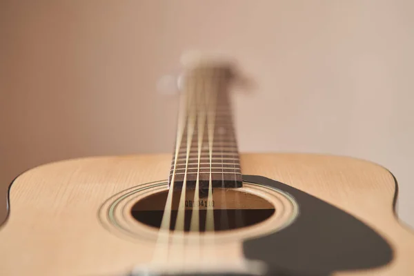 Het Gitaardek. Akoestische gitaar. Muziekinstrument. Fretboard akoestische gitaar — Stockfoto