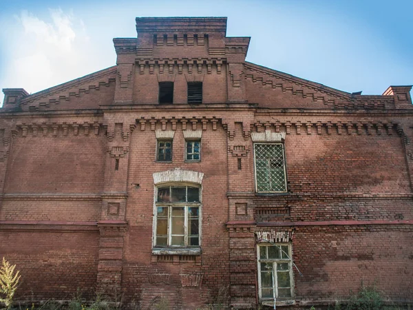 Prachtig Uitzicht Een Oud Bakstenen Woongebouw Retro Stijl Vintage Zomermiddag — Stockfoto