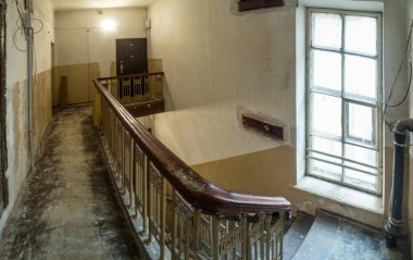 Manzara ve nesneler çok güzel. Eski giriş ve lobinin güzel manzarası retro ve klasik tarzda..