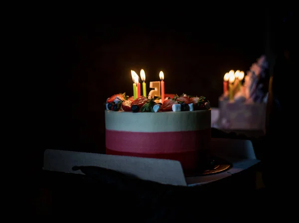 Прекрасний Вигляд Торта Свічками Привітання Дівчатам Днем Народження Ятиріччям Темному — стокове фото