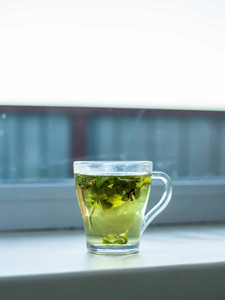 Ein Schönes Glas Mit Grünem Chinesischen Tee Oder Aufguss Auf — Stockfoto