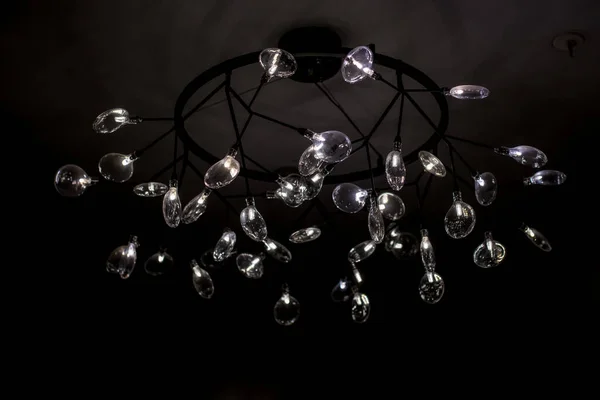 Lámpara Araña Moderna Moderna Con Brillo Frío Luz Que Brilla —  Fotos de Stock