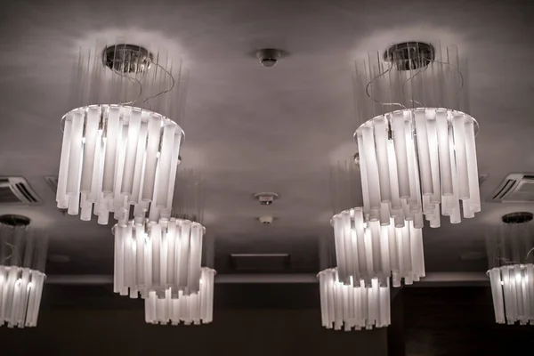 Moderní Secesní Lustry Různých Matných Skleněných Lamp Stropních Svítidel Drahém — Stock fotografie