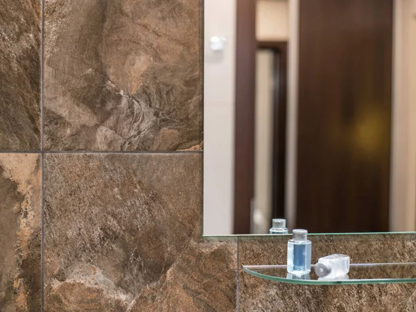 Interior Baño Aseo Moda Caro Piedra Decorativa Marrón Baldosas Con — Foto de Stock
