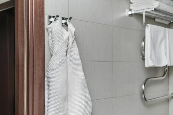 Albornoz Blanco Caro Pijamas Interior Baño Moda Caro — Foto de Stock