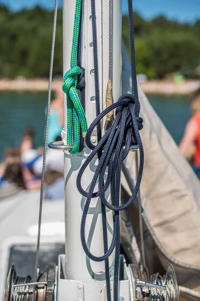 Ein Schöner Blick Auf Die Seile Schiffsausrüstung Takelage Einer Jacht — Stockfoto