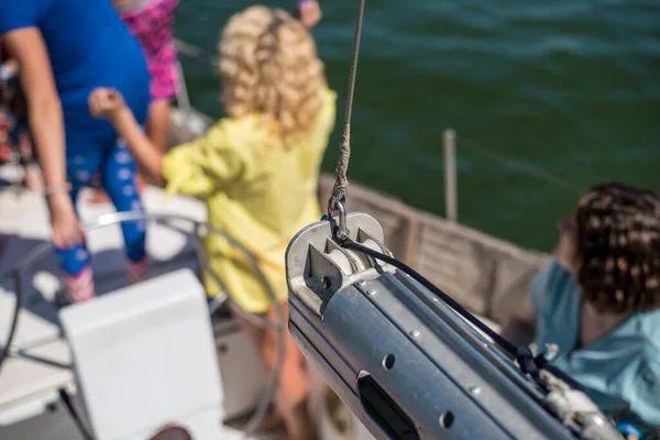 Ein Schöner Blick Auf Die Seile Schiffsausrüstung Takelage Einer Jacht — Stockfoto