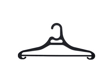 Güzel siyah plastik elbise askısı ve askısı beyaz yalıtımlı arka planda..