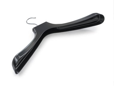 Güzel siyah plastik elbise askısı ve askısı beyaz yalıtımlı arka planda..