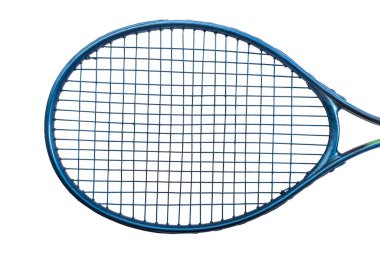 Tenis için tenis raketi, üst geniş etki alanı beyaz izole bir arka planda birbirine dolanmış teller..