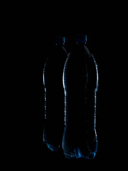 Красивый Синий Контур Двух Больших Пластиковых Бутылок Чистой Питьевой Воды — стоковое фото