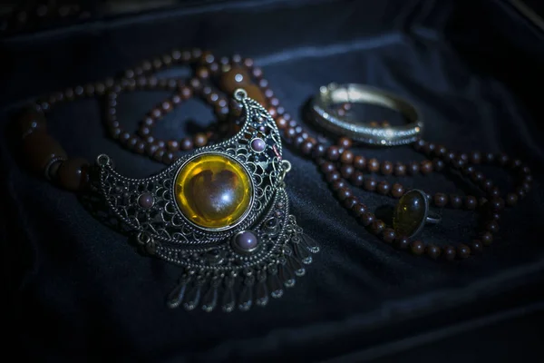 Novossibirsk Russie Avril 2019 Beaux Bijoux Féminins Vintage Authentiques Colliers — Photo