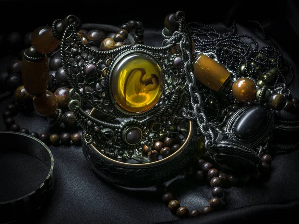 Novosibirsk Rusko Dubna2019 Krásná Samice Šperk Vintage Autentické Náhrdelníky Prsteny — Stock fotografie