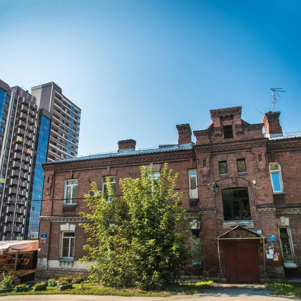 Novosibirsk Rusia Septiembre 2019 Hermosa Vista Panorama Antiguo Edificio Residencial —  Fotos de Stock