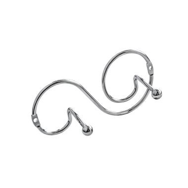 Güzel metal parlak askı, kanca, küvette asılı aksesuarlar, beyaz izole edilmiş arka planda tuvalet..