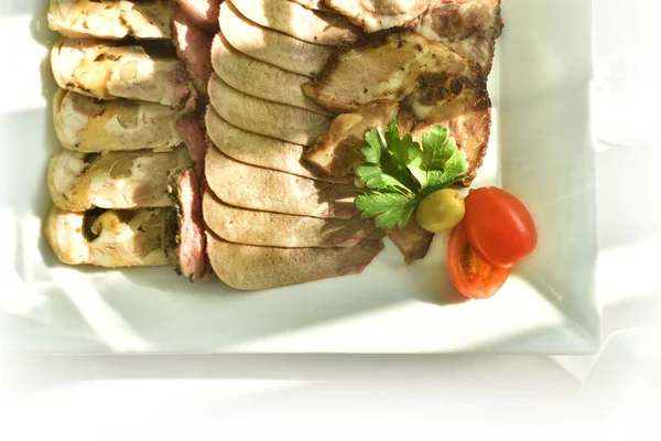 Vackra Och Välsmakande Färskt Kött Och Grönsaksrätt Aptitretare Smörgås Eller — Stockfoto