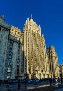 Moskova, Rusya - 4 Nisan 2018. Şehrin ve Moskova 'nın güzel manzarası, merkezin manzarası ve şehir manzarası, gökdelen ve Rusya Dışişleri Bakanlığı