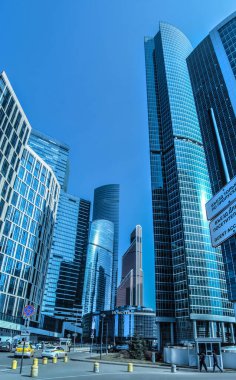 Moskova, Rusya - 5 Nisan 2018. Moskova 'nın güzel şehri ve başkenti, Moskova' nın kentsel manzarası - Şehir, modern bir iş merkezi, ofis ve resmi cam gökdelenler