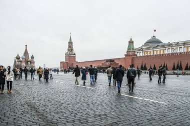 Moskova 'nın güzel şehri ve başkenti, tapınağın, kilisenin ve St. Öğleden sonra Kızıl Meydan 'daki Basil Katedrali..