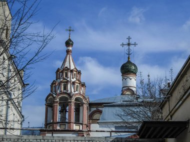 Güzel kilise, çan kulesi, gün boyunca Moskova 'daki tapınak..