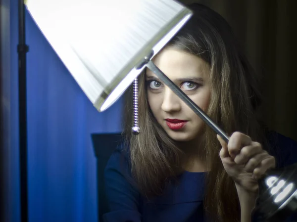 Conceptueel Portret Van Een Modieus Jong Verleidelijk Emotioneel Mooi Meisje — Stockfoto