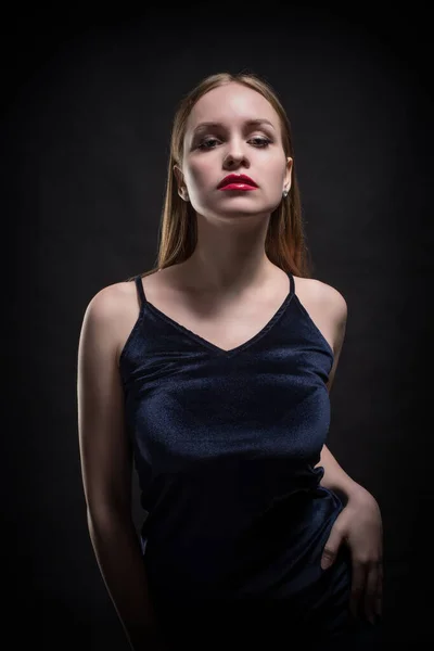 Retrato Una Jovencita Moda Seductora Emocional Hermosa Una Mujer Con —  Fotos de Stock